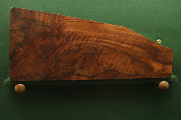 VA220408 - Image 2